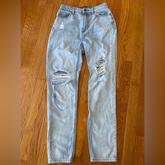 BDG Denim - BDG High Rise Mom Jean 27W‎ Light Wash Ripped Distressed